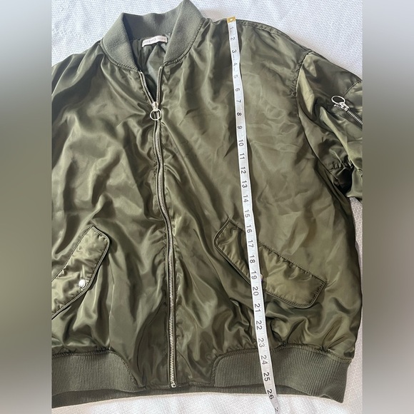 Sincerely Jules Women’s Satin Chic Olive Green Bomber Jacket Zipper Detail - Picture 10 of 16